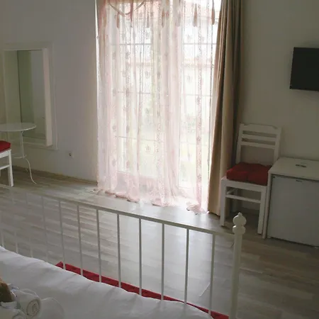 Yasemin (adults Only) Alaçatı